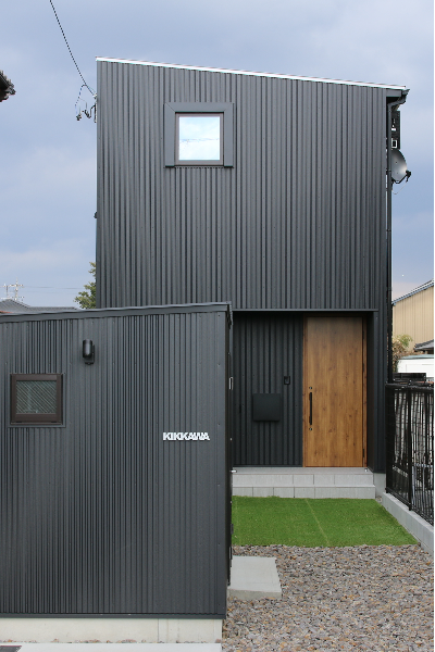 狭小住宅の外観