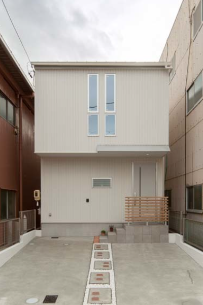 狭小住宅の外観