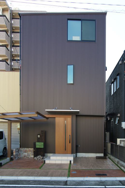 狭小住宅の外観