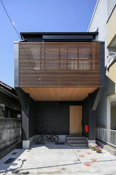 狭小住宅の外観