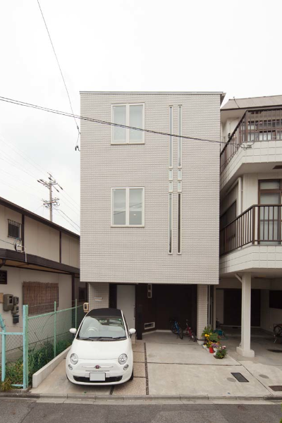 狭小住宅の外観